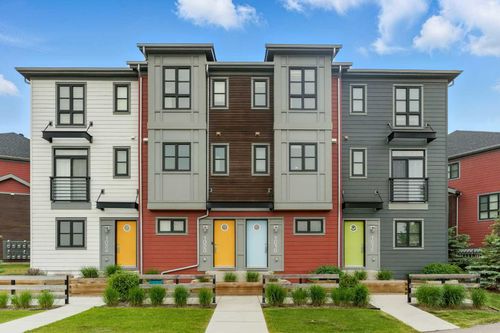 1016 Walden Dr Se, Calgary, AB, T2X4C4 | Card Image