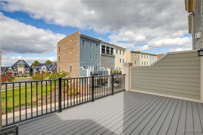 Deck with a residential view | Image 14