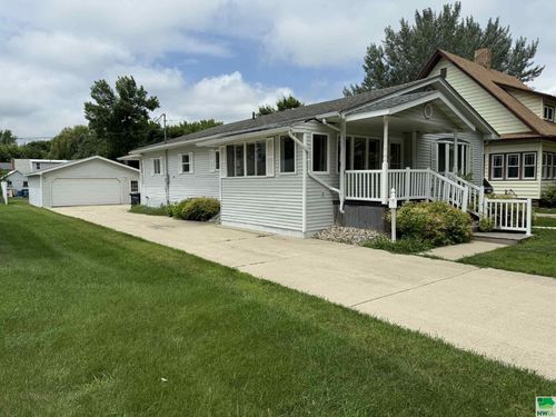 515 6th Ave, Sibley, IA, 51249-1713 | Card Image