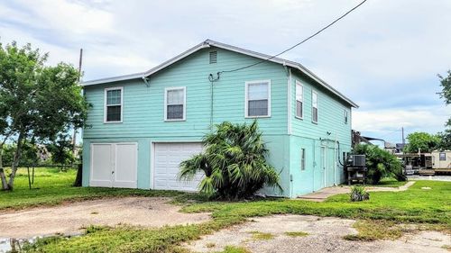 619 Copano Cove Rd, Rockport, TX, 78382-9525 | Card Image