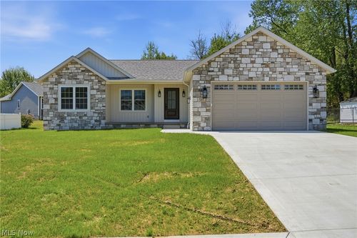 517 Whitetail Trl Ne, Canton, OH, 44704-2493 | Card Image