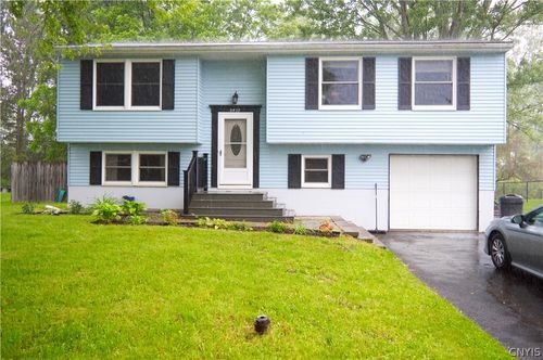 8439 Torchwood Ln, Cicero, NY, 13039-8840 | Card Image