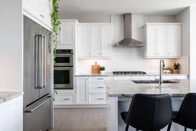 7 Sundown Cres, House other with 4 bedrooms, 4 bathrooms and 4 parking in Cochrane AB | Image 6