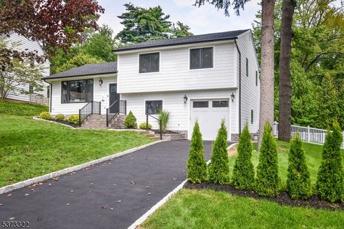 1 Harrison Ct, Summit, NJ, 07901-1713 | Card Image