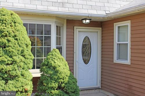 60 River Bank Dr, ROEBLING, NJ, 08554-1517 | Card Image