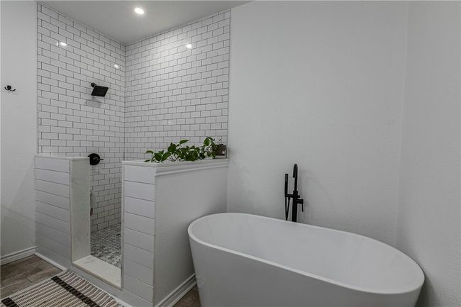 1973 Jackson Ln, House other with 3 bedrooms, 2 bathrooms and 2 parking in China Spring TX | Image 26