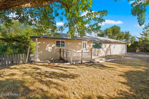 212 Anchor Loop, Selah, WA, 98942-1514 | Card Image