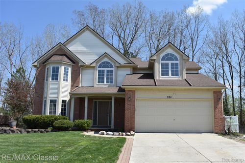 201 Columbia Dr, South Lyon, MI, 48178-1886 | Card Image