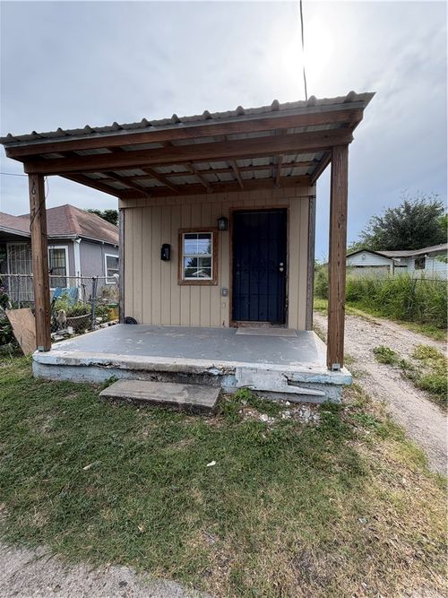 617 Elesa Street, Corpus Christi, TX, 78405 | Card Image