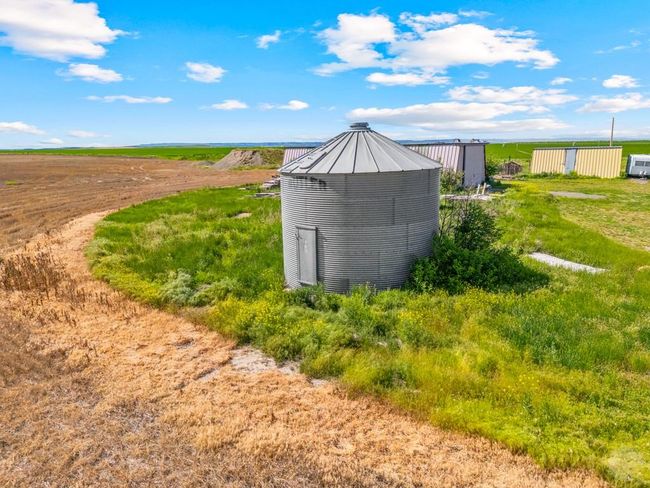 1036 Davis Rd, House other with 4 bedrooms, 2 bathrooms and null parking in Hardin MT | Image 23