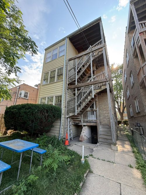 5709 N Spaulding Ave, Chicago, IL, 60659-3666 | Card Image