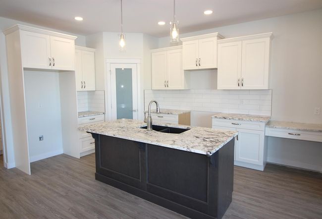 6103 Valleyview Dr, Home with 2 bedrooms, 2 bathrooms and 3 parking in Camrose AB | Image 8
