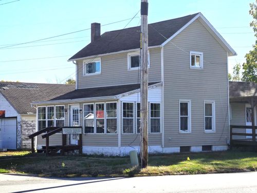 705 S Main St, Lewistown, IL, 61542-1737 | Card Image