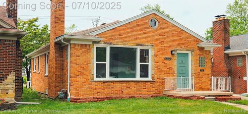 7275 Colonial St, Dearborn Heights, MI, 48127-1741 | Card Image