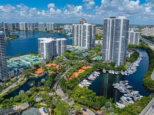 APT-1702 - 3500 Mystic Pointe Dr, Condo with 2 bedrooms, 2 bathrooms and null parking in Aventura FL | Image 5