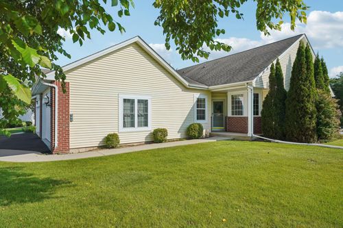 993 Niagara Ct, Port Washington, WI, 53074-1764 | Card Image