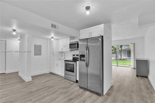 apt-i101-9371 Fontainebleau Blvd, Miami, FL, 33172-5670 | Card Image