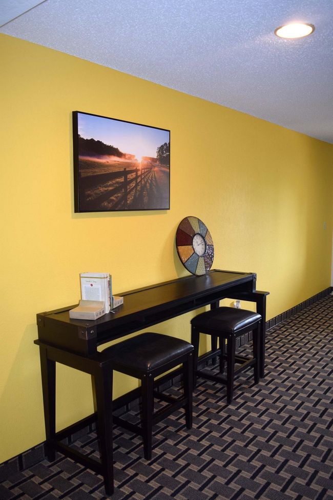 3rd Floor Sitting Area | Image 12