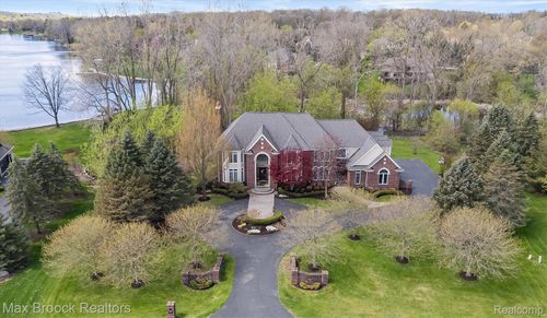 398 Shrewsbury Dr, Clarkston, MI, 48348-3668 | Card Image