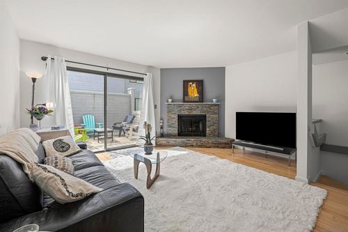 814 America Way, Del Mar, CA, 92014-3914 | Card Image