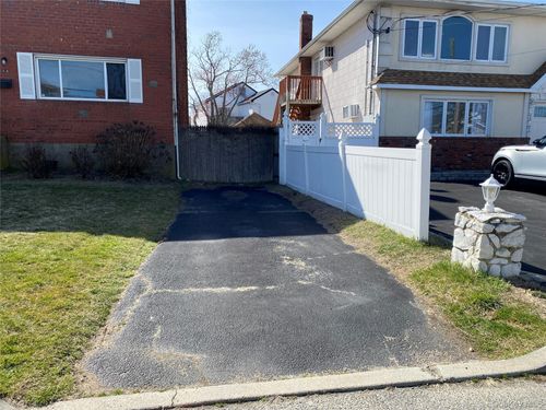 40 Yacht Club Rd, Babylon, NY, 11702-4518 | Card Image