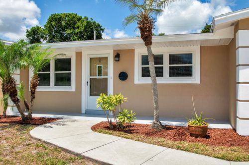 558 Oxford Ave, MELBOURNE, FL, 32935-3010 | Card Image