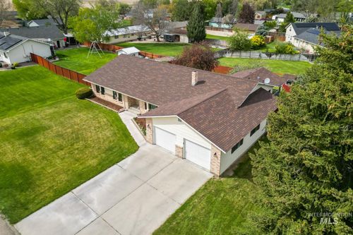 600 Donna Dr, Nampa, ID, 83686-8860 | Card Image