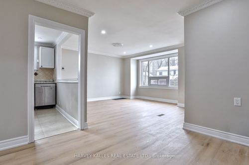 1239 Jane St, York, ON, M6M4X9 | Card Image