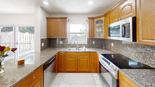 8422 Sw 44th Pl, Davie, FL, 33328-2970 | Card Image