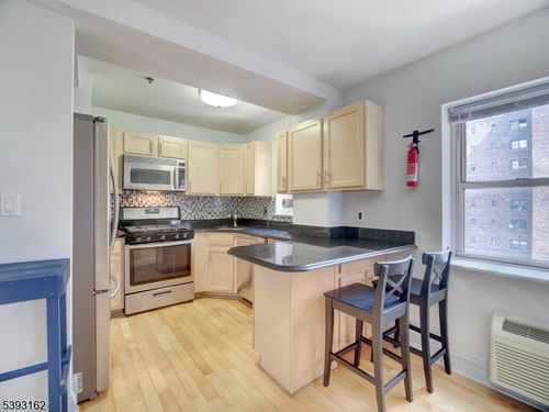70 S Munn Ave, East Orange, NJ, 07018-4322 | Card Image