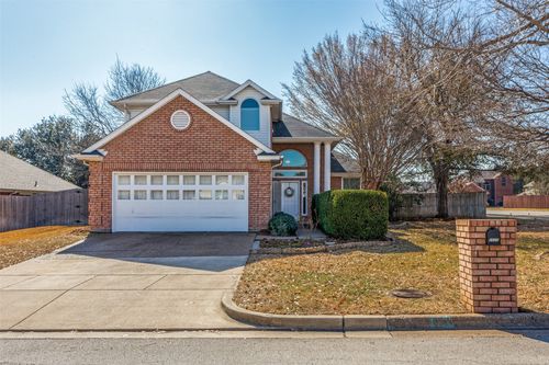 6800 Moss Ln, North Richland Hills, TX, 76182-7036 | Card Image