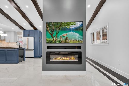 6 Brighton St, Danbury, CT, 06811-3104 | Card Image