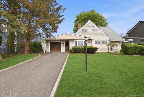 15 Bird Ln, Hicksville, NY, 11801-4508 | Card Image