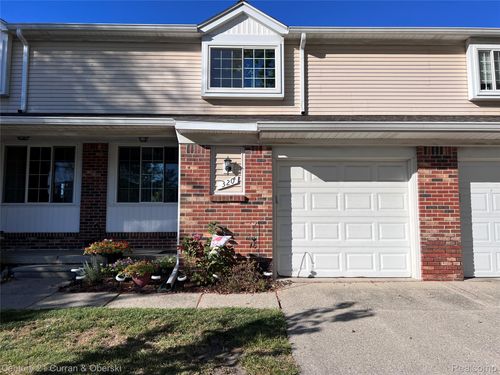 33-320 Hampton Ct, South Lyon, MI, 48178-1345 | Card Image