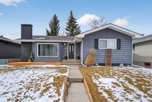 425 Woodland Cres Se, Calgary, AB, T2J1J7 | Card Image