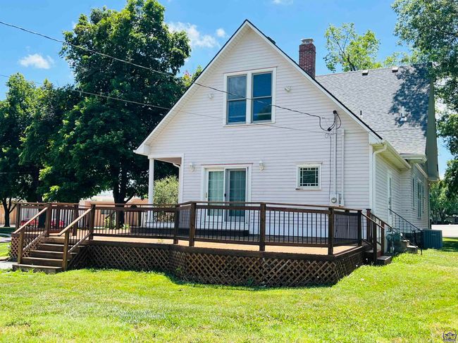 703 Pioneer St, House other with 4 bedrooms, 3 bathrooms and null parking in Seneca KS | Image 9