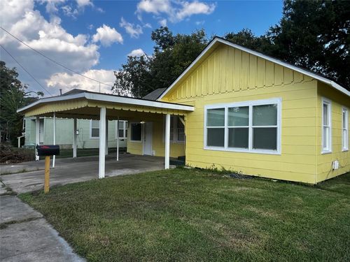 1018 N 2nd St, Baytown, TX, 77520-4864 | Card Image