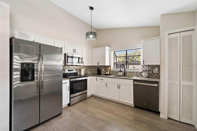9785 Piney Point Cir, House other with 3 bedrooms, 2 bathrooms and null parking in Orlando FL | Image 14