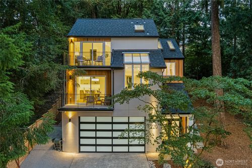 220 210th Ave Ne, Sammamish, WA, 98074-6930 | Card Image