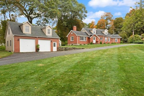 27 Burley Farm Rd, Danvers, MA, 01923-2547 | Card Image