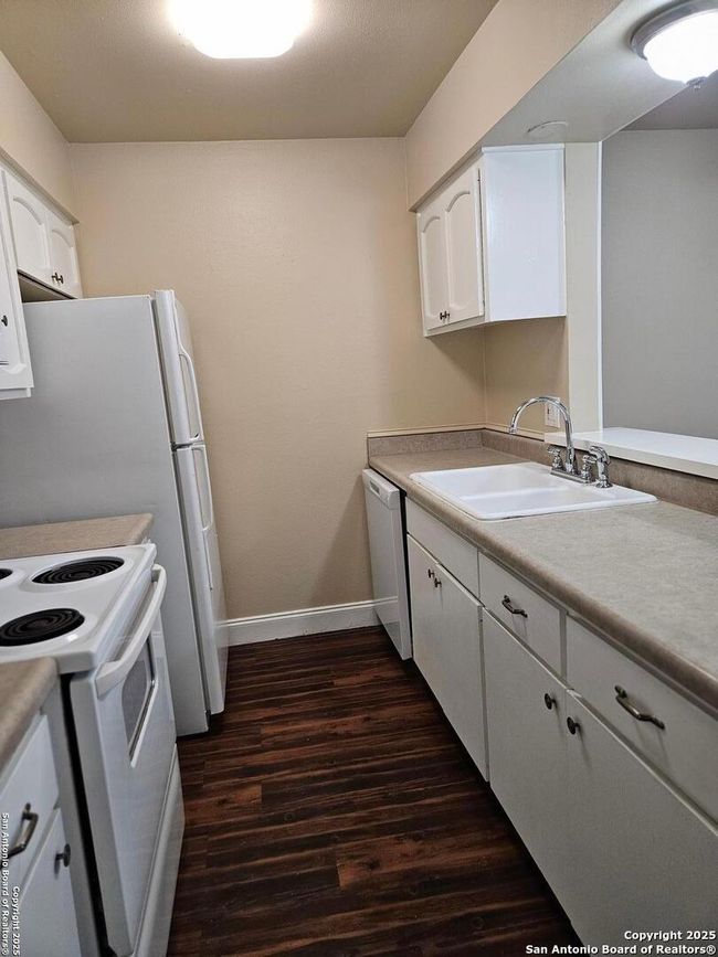 APT-304 - 2811 Woodbury St, Townhouse with 2 bedrooms, 2 bathrooms and null parking in San Antonio TX | Image 6