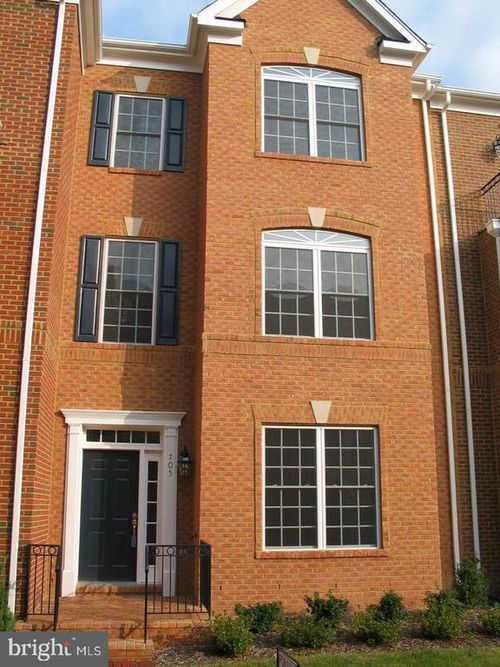 705 Vestal St, WOODBRIDGE, VA, 22191-5454 | Card Image