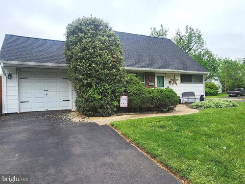 59 Vermont Ln, LEVITTOWN, PA, 19054-1038 | Card Image