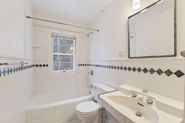 720 Wayzata Blvd E, House other with 2 bedrooms, 2 bathrooms and null parking in Wayzata MN | Image 16