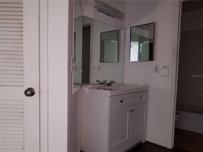 Bath Vanity | Image 4