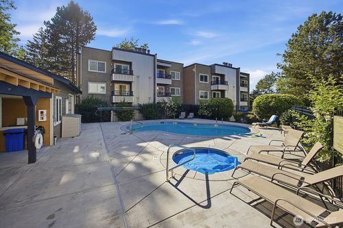 f102-746 Kirkland Cir, Kirkland, WA, 98033-6378 | Card Image