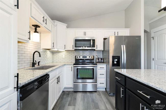 812 Fossilridge Dr, House other with 5 bedrooms, 3 bathrooms and null parking in Manhattan KS | Image 8