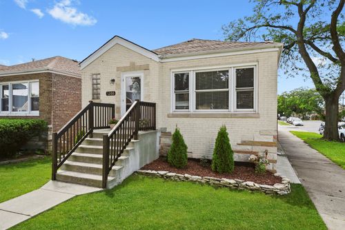 7200 S Troy St, CHICAGO, IL, 60629-3042 | Card Image