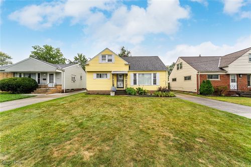 20620 Donny Brook Rd, Maple Heights, OH, 44137-3110 | Card Image