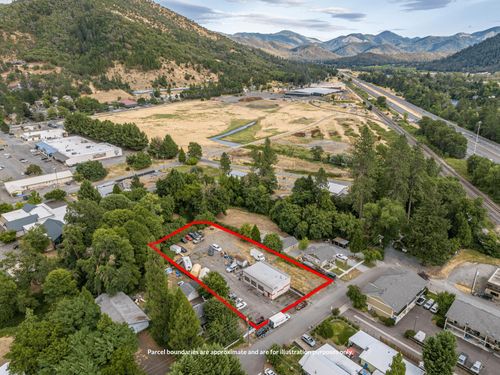 202 Park St, Rogue River, OR, 97537-9431 | Card Image